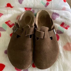 Birkenstock Boston clogs in mocha suede